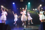アイドルネッサンス「アキバで想い出トラベルネッサンスvol.6 橋本佳奈卒業公演」の様子。