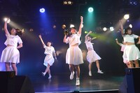 アイドルネッサンス「アキバで想い出トラベルネッサンスvol.6 橋本佳奈卒業公演」の様子。