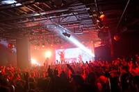 あゆみくりかまき「ボクらの熊魂2015 ～汗と感動の涙でデトックス編～」の様子。（撮影：岸田哲平）