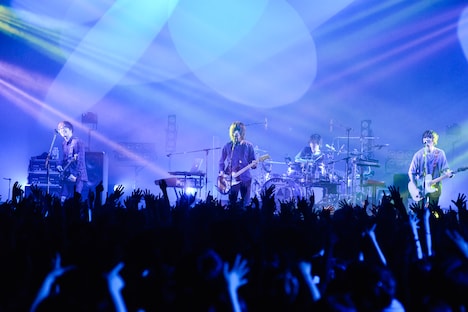 andropのライブの様子。（撮影：橋本塁）