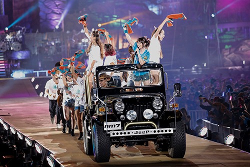 水樹奈々「NANA MIZUKI LIVE ADVENTURE 2015」埼玉・西武プリンスドーム公演の様子。（Photo by hajime Kamiiisaka）