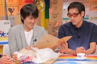 左から千原ジュニア、小宮山雄飛。 (c)CTV