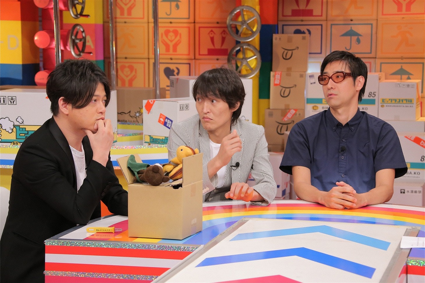 左から渋谷慶一郎、千原ジュニア、小宮山雄飛。 (c)CTV