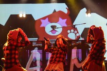 あゆみくりかまき「ボクらの熊魂2015 ～汗と感動の涙でデトックス編～」の様子。