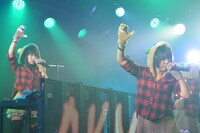 あゆみくりかまき「ボクらの熊魂2015 ～汗と感動の涙でデトックス編～」の様子。