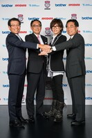 左からブラザー工業取締役常務執行役員の神谷純氏、エクシング代表取締役社長の吉田篤司氏、TETSUYA、テイチクエンタテインメント代表取締役会長の中谷幸夫氏。