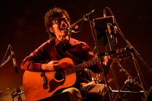 岸田繁（Vo, G）（撮影：久保憲司）