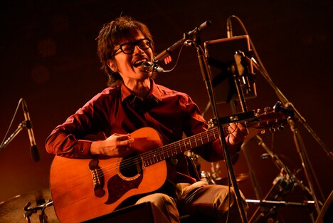 岸田繁（Vo, G）（撮影：久保憲司）