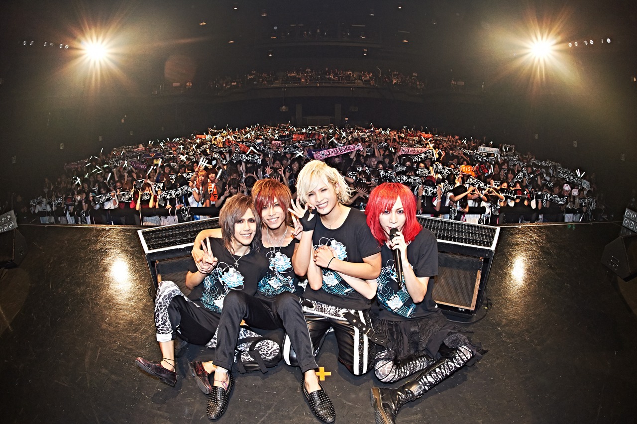 「Royz 47都道府県 ONEMAN TOUR『The 47th Beginners』」東京・Zepp Tokyo公演での集合写真。（写真提供：B.P.RECORDS）