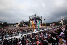 AAA「AAA 10th Anniversary SPECIAL 野外LIVE in 富士急ハイランド」の様子。（写真提供：avex music creative）