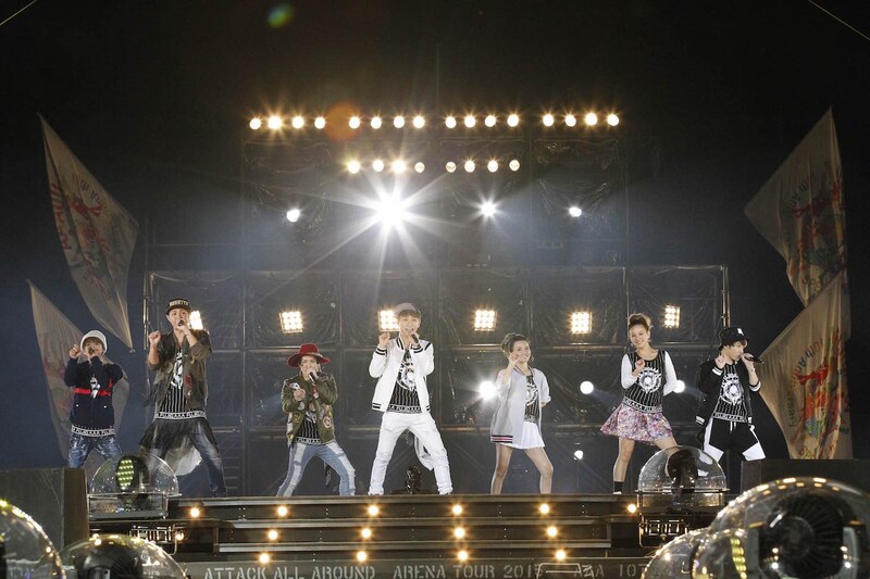 人気画像7位は「AAA、富士急ハイランドで初の野外ライブ3DAYS大成功」より、AAA「AAA 10th Anniversary SPECIAL 野外LIVE in 富士急ハイランド」の様子。（写真提供：avex music creative）