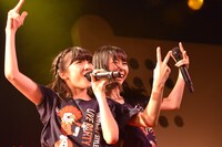 左から新井ひとみ、庄司芽生。