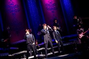 「w-inds. LIVE TOUR 2015 "Blue Blood"」東京・東京国際フォーラム ホールA公演の様子。(提供:ポニーキャニオン)