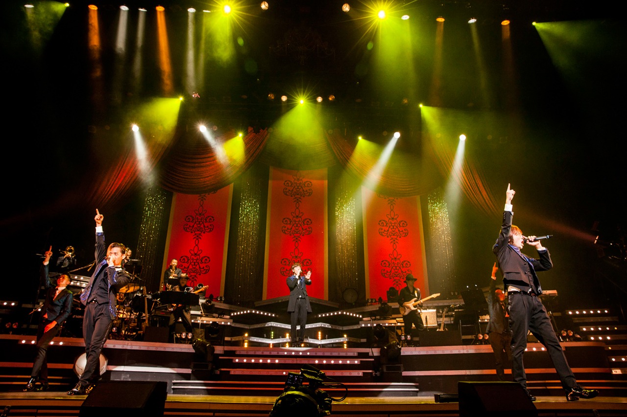 「w-inds. LIVE TOUR 2015 "Blue Blood"」東京・東京国際フォーラム ホールA公演の様子。（提供：ポニーキャニオン）