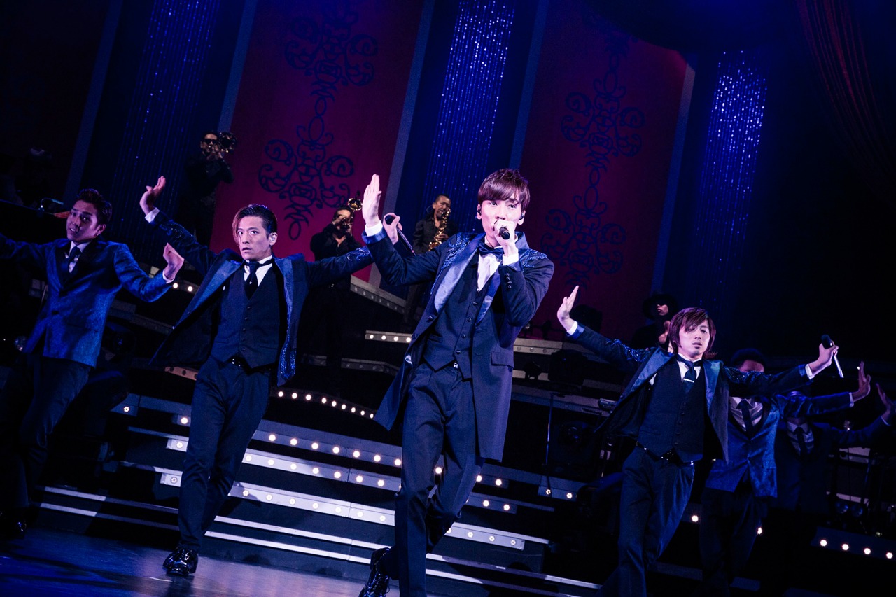 「w-inds. LIVE TOUR 2015 "Blue Blood"」東京・東京国際フォーラム ホールA公演の様子。（提供：ポニーキャニオン）