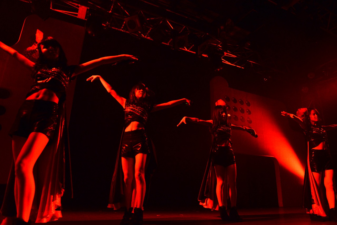 東京女子流「TOKYO GIRLS' STYLE presents LIVE PARTY 2015 -RED-」の様子。