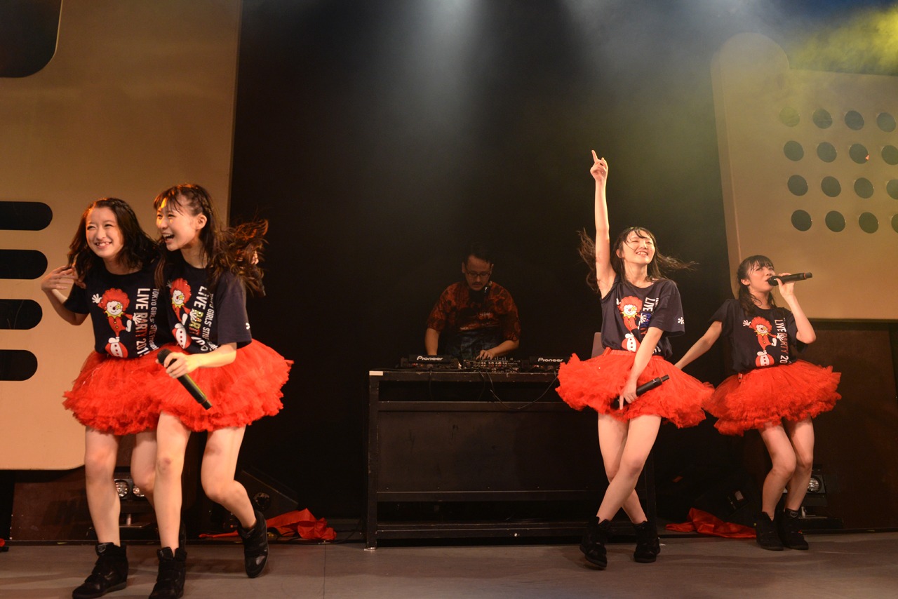 東京女子流「TOKYO GIRLS' STYLE presents LIVE PARTY 2015 -きみの▽も赤くする？-」（▽はハートマーク）の様子。