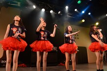 東京女子流「TOKYO GIRLS' STYLE presents LIVE PARTY 2015 -きみの▽も赤くする？-」（▽はハートマーク）の様子。
