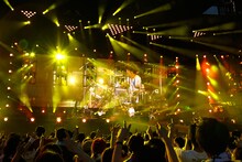 「Mr.Children Stadium Tour 2015 未完」の様子。（撮影：石渡憲一）