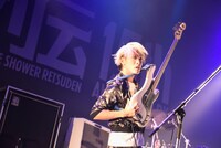 あきらかにあきら（B, Cho / THE ORAL CIGARETTES）（Photo by Takahiro Kugino）