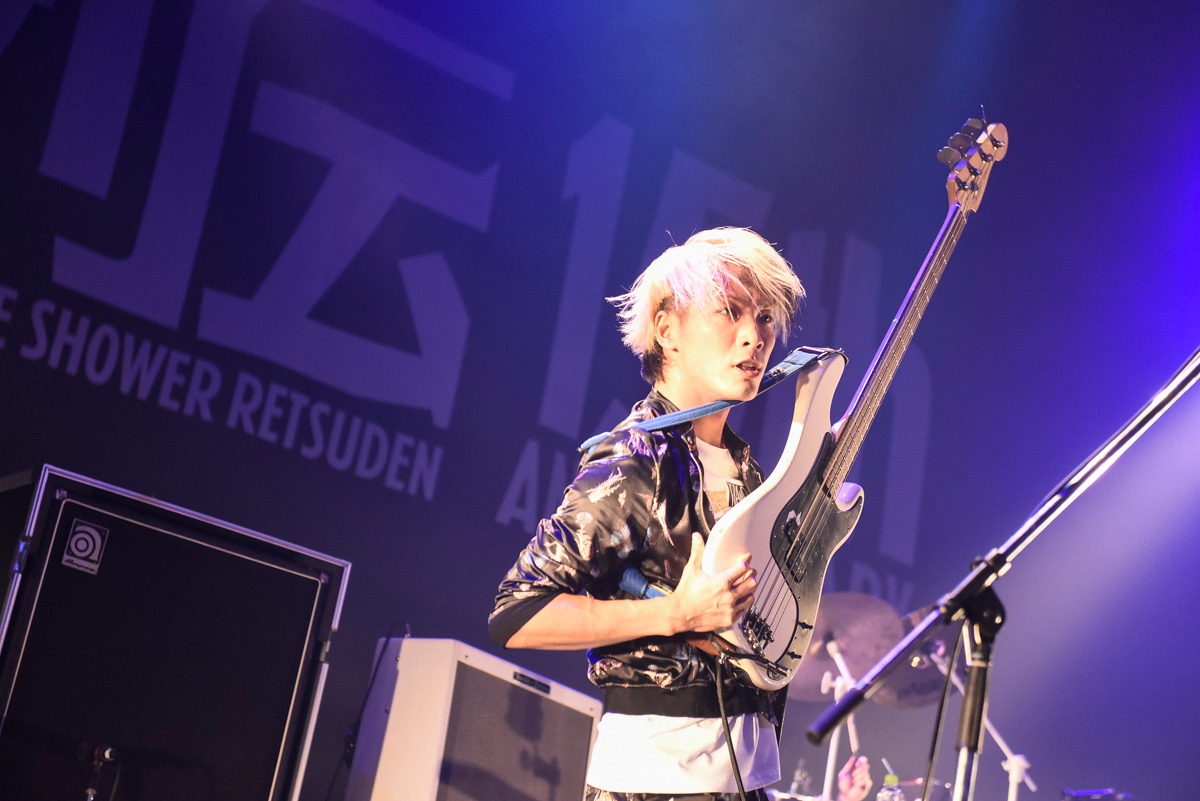 あきらかにあきら（B, Cho / THE ORAL CIGARETTES）（Photo by Takahiro Kugino）