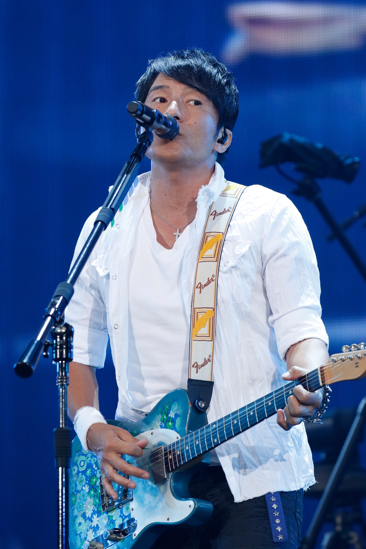 2015年の人気画像39位は「Mr.Children、75万人動員ツアー大阪で完結『幸せな時間をありがとう』」より、桜井和寿（Vo, G）。（撮影：石渡憲一）