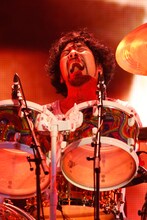 鈴木英哉（Dr）（撮影：石渡憲一）