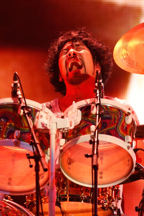 鈴木英哉(Dr)(撮影:石渡憲一)