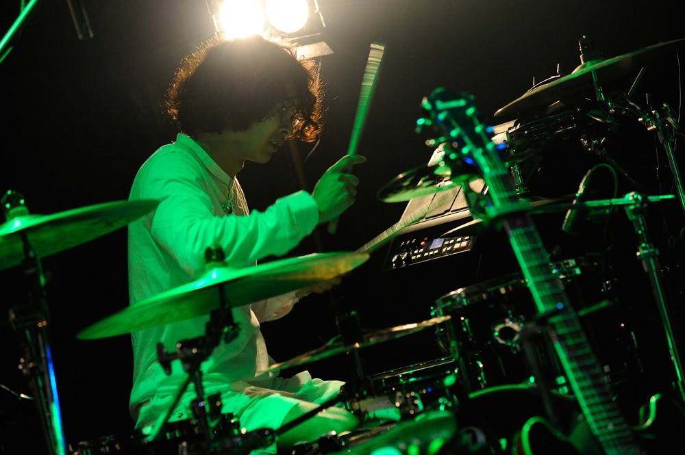 丸谷誠治（Dr / LILI LIMIT）（Photo by Yuji Honda）