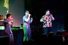 左からRYO from ORANGE RANGE、Kina & Kalani。（Photo by ray ichikawa）