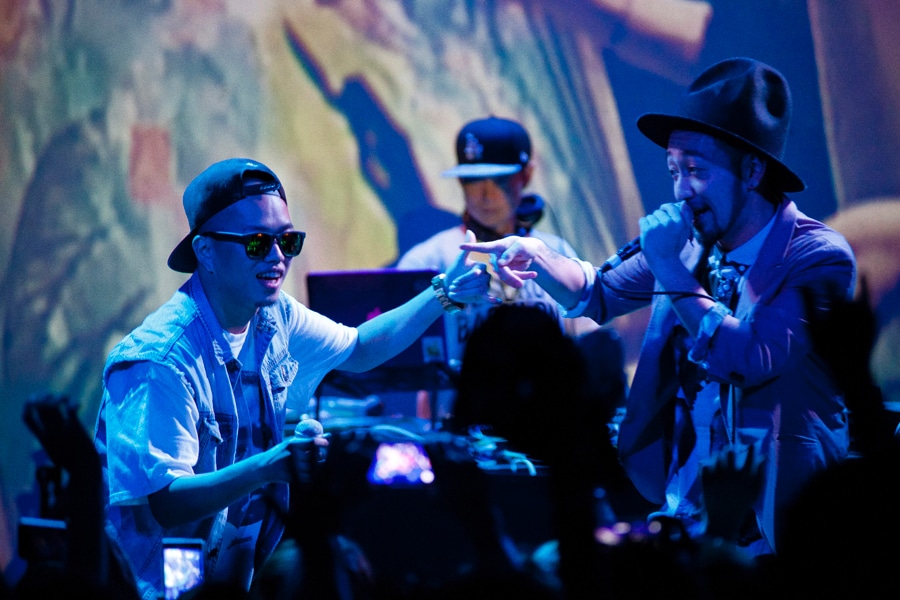 左からN.O.B.U!!!、RYO from ORANGE RANGE（Photo by ray ichikawa）