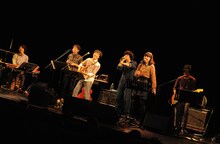 昨日9月24日に行われた「【DJKH 20th】堂島孝平×SOLO TOUR『俺が、ゆく』～旅行2015～」最終公演の様子。（撮影：丹部美咲）