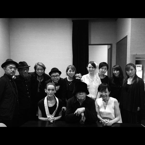 9月22日に東京・Billboard Live TOKYOで行われたPIZZICATO ONEのライブの参加メンバーによる集合写真。