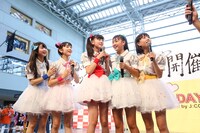 サプライズ発表を聞くときめき▽宣伝部。（撮影：笹森健一）