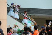 上のフロアから登場したときめき▽宣伝部。（撮影：笹森健一）
