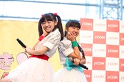 左から坂井仁香、吉川ひより。（撮影：笹森健一）