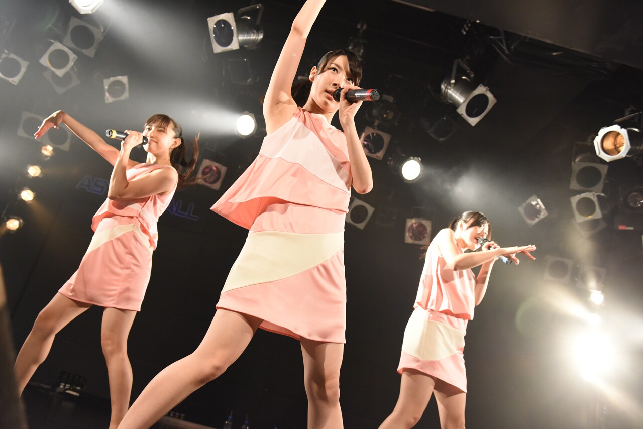 callme単独ライブ「callme Live Performance 2015.09.26」の様子。