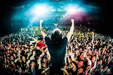 coldrain「SETLIST ELECTION LIVE 2015」の様子。