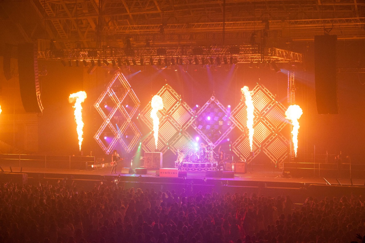 「シド 女限定ツアー2015“乙魂 -otodama-”」幕張メッセイベントホール公演の様子。（撮影：今元秀明）