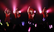 「LIVEツアー2015秋～THE STORY IS NEVER-ENDING～」東京・TSUTAYA O-WEST公演の様子。（提供：アップフロントグループ）