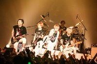 「Alice Nine 11th Anniversary Live『Re:birth-飛翔-』」の様子。