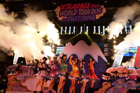 「でんぱ組.inc WORLD TOUR 2015 in FUJIYAMA」2日目の様子。