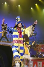 遊助「あの・・ドリームランドに来ちゃったんですケド。」兵庫・神戸国際会館こくさいホール公演の様子。（写真提供：ソニー・ミュージックレコーズ）