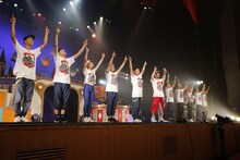 遊助「あの・・ドリームランドに来ちゃったんですケド。」兵庫・神戸国際会館こくさいホール公演の様子。（写真提供：ソニー・ミュージックレコーズ）