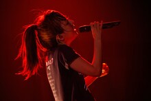 aiko。写真は7月27日に東京・Zepp Tokyoで行われた「Love Like Rock vol.7」の様子。（提供：ポニーキャニオン）