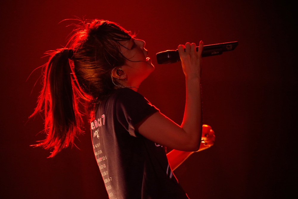 aiko。写真は7月27日に東京・Zepp Tokyoで行われた「Love Like Rock vol.7」の様子。（提供：ポニーキャニオン）