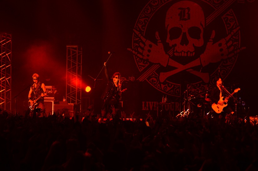 「BREAKERZ LIVE TOUR 2015【O-ZERO-】」追加公演の様子。（写真提供：Being）