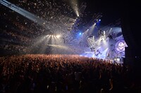 「BREAKERZ LIVE TOUR 2015【O-ZERO-】」追加公演の様子。（写真提供：Being）