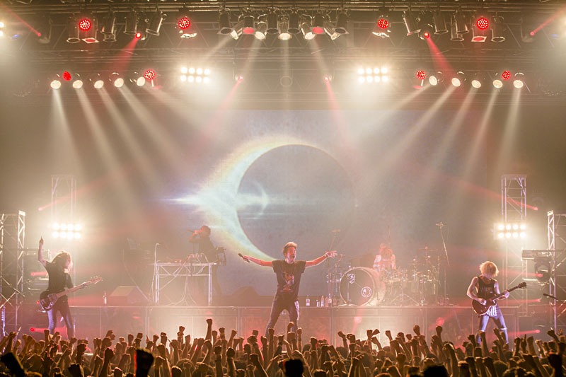 「Crossfaith Japan Tour 2015」東京・Zepp Tokyo公演の様子。