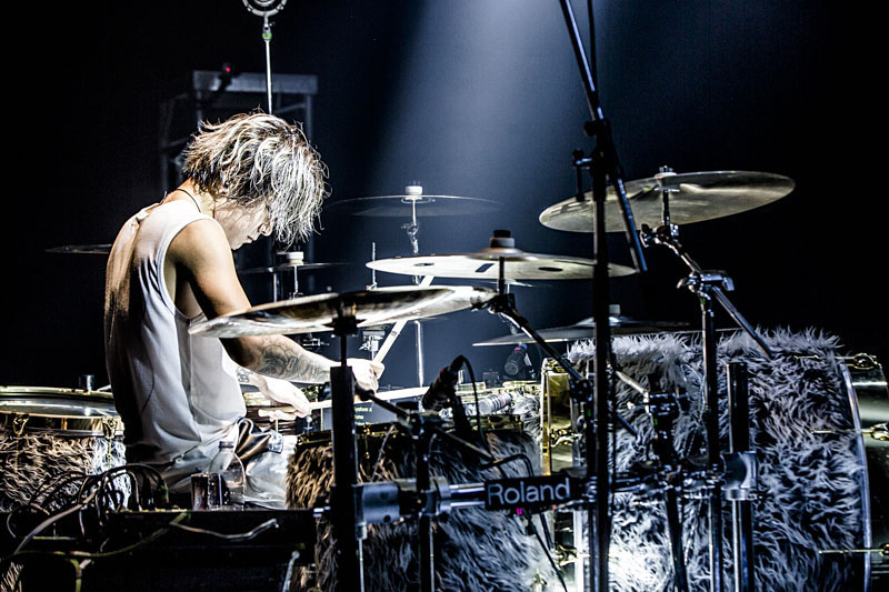 Tatsuya Amano（Dr） - Crossfaith、Kazuki復帰の“最強の5人”で新たな